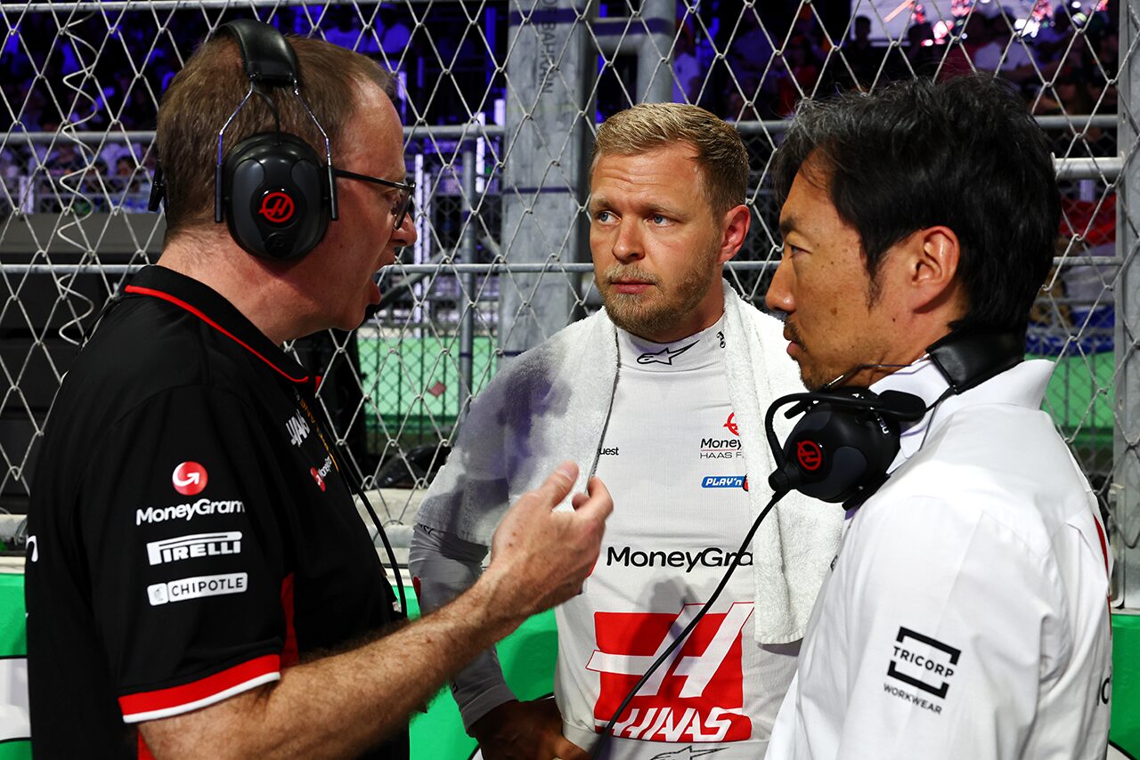 マーク・スレード、ケビン・マグヌッセン、小松礼雄代表（ハース）