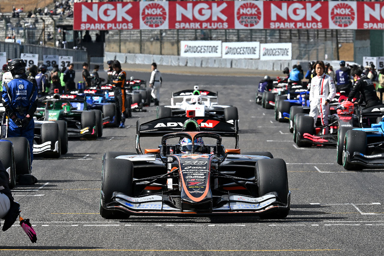 VERTEX PARTNERS CERUMO・INGING　2024スーパーフォーミュラ第1戦鈴鹿　決勝レポート