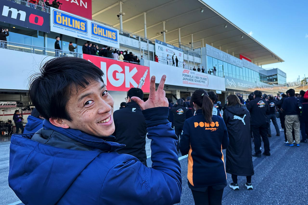 2024年スーパーフォーミュラ開幕戦　山本尚貴（PONOS NAKAJIMA RACING）の表彰台を喜ぶ伊沢拓也監督