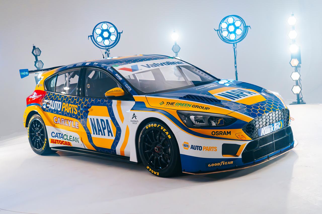 BTCC王者NAPAレーシングUKが2024年仕様フォード・フォーカスSTを披露。チーム・ハードも2台体制で復活へ