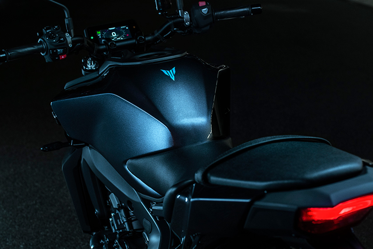 ヤマハ、ロードスポーツ『MT-09 ABS』の大改良を実施。ライディングポジションも変更