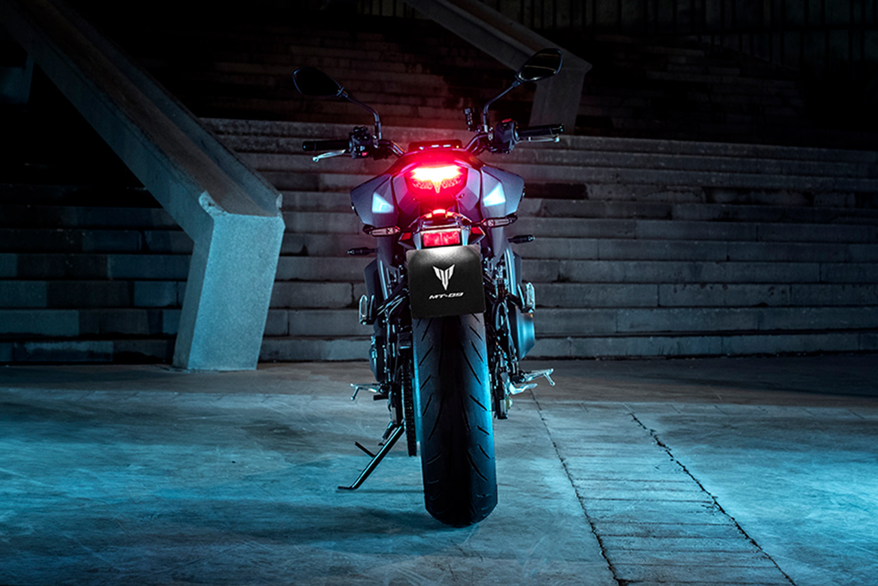 ヤマハ、ロードスポーツ『MT-09 ABS』の大改良を実施。ライディングポジションも変更