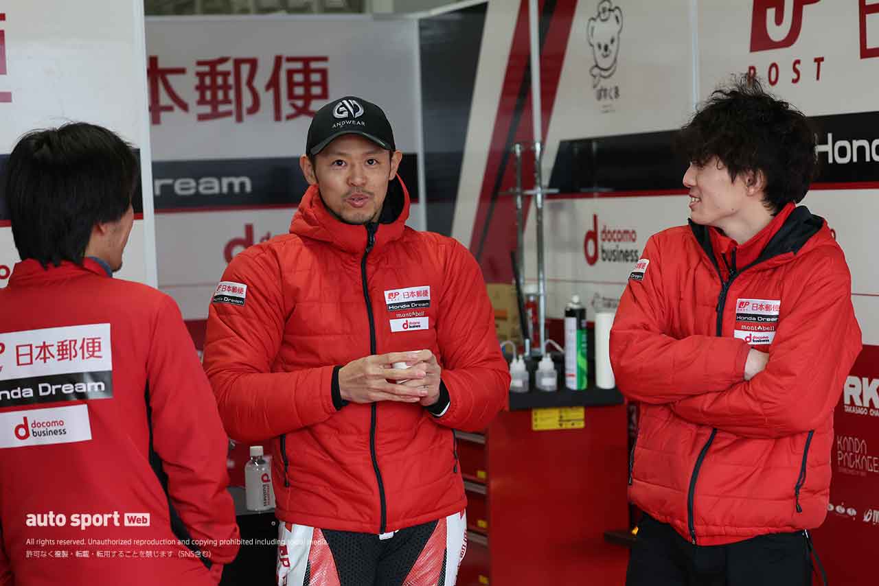 元JSB王者の高橋巧と野左根vsスズキ津田。新型マシン、寒さのなかで開幕戦は5位争い／全日本ロード鈴鹿2&4
