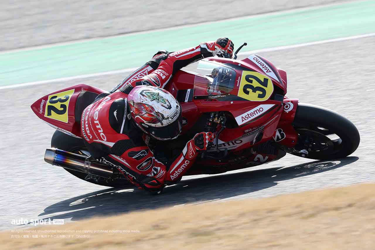 元JSB王者の高橋巧と野左根vsスズキ津田。新型マシン、寒さのなかで開幕戦は5位争い／全日本ロード鈴鹿2&4