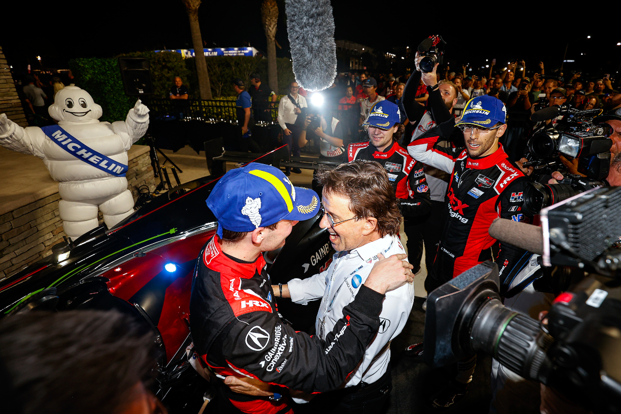 好バトルの末、WTRアンドレッティ・アキュラが逆転優勝。黄金レクサスはGTDプロを制す／セブリング12時間