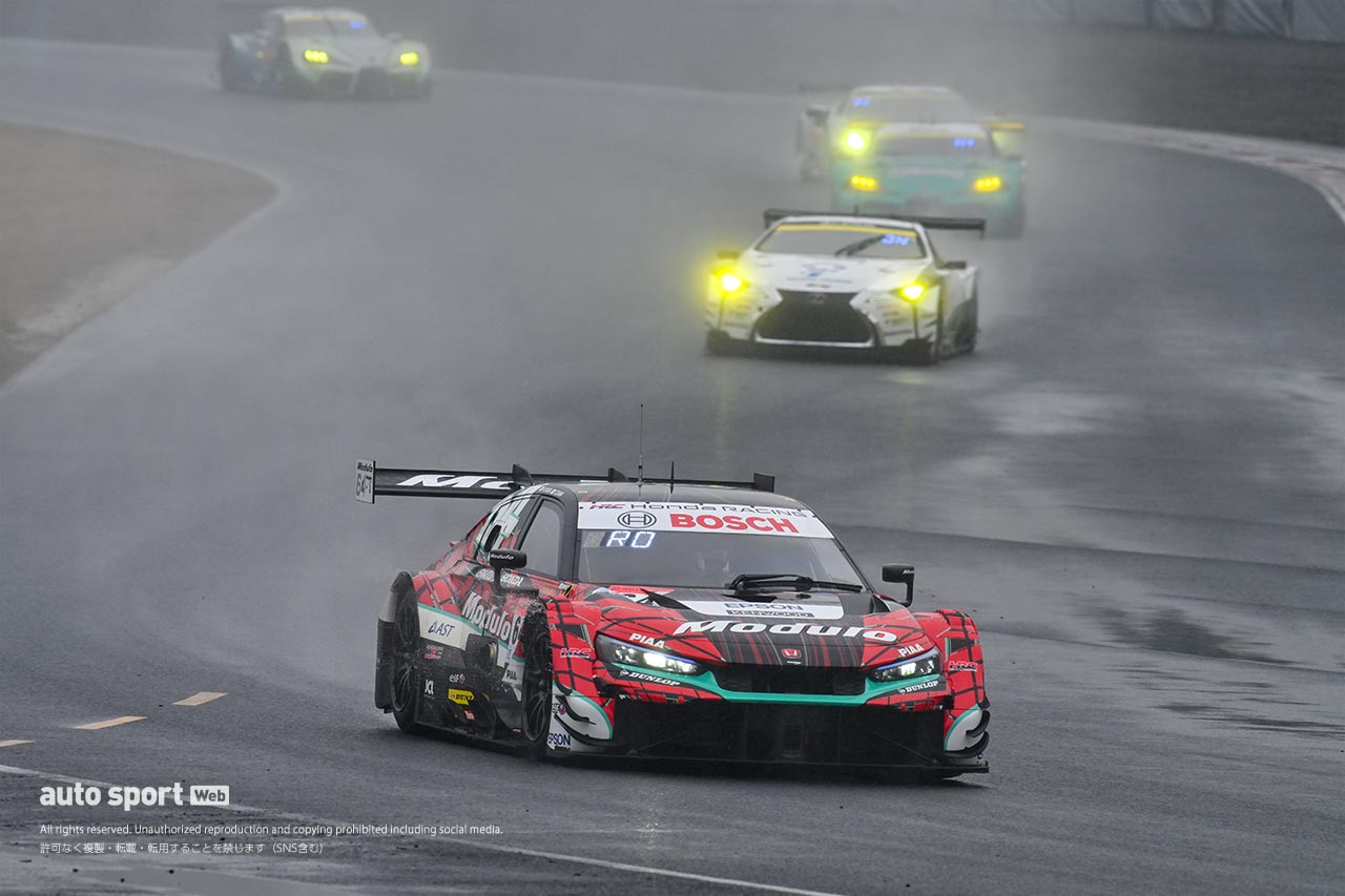 ウエットとなったスーパーGT岡山公式テストのセッション4はリアライズZがトップタイム