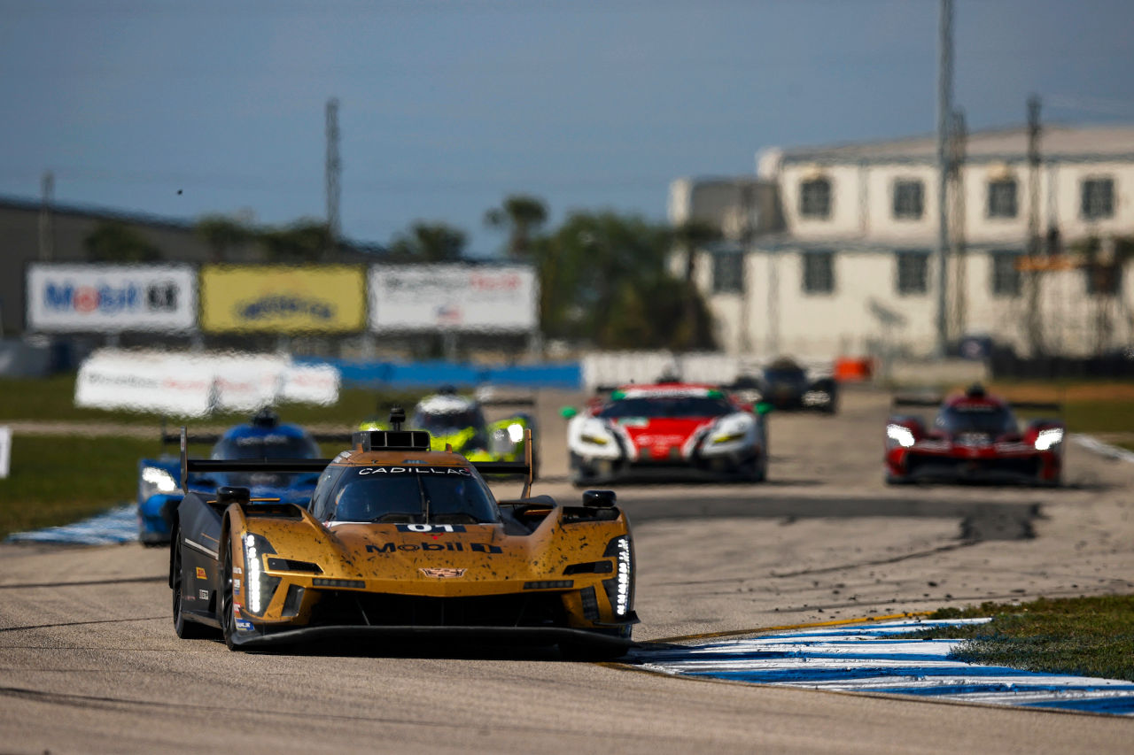 ラスト6分の攻防で勝利を掴んだルイ・デレトラズ「チャンスが見えた」。敗れたセバスチャン・ブルデーは接触回数に苦言／IMSAセブリング12時間