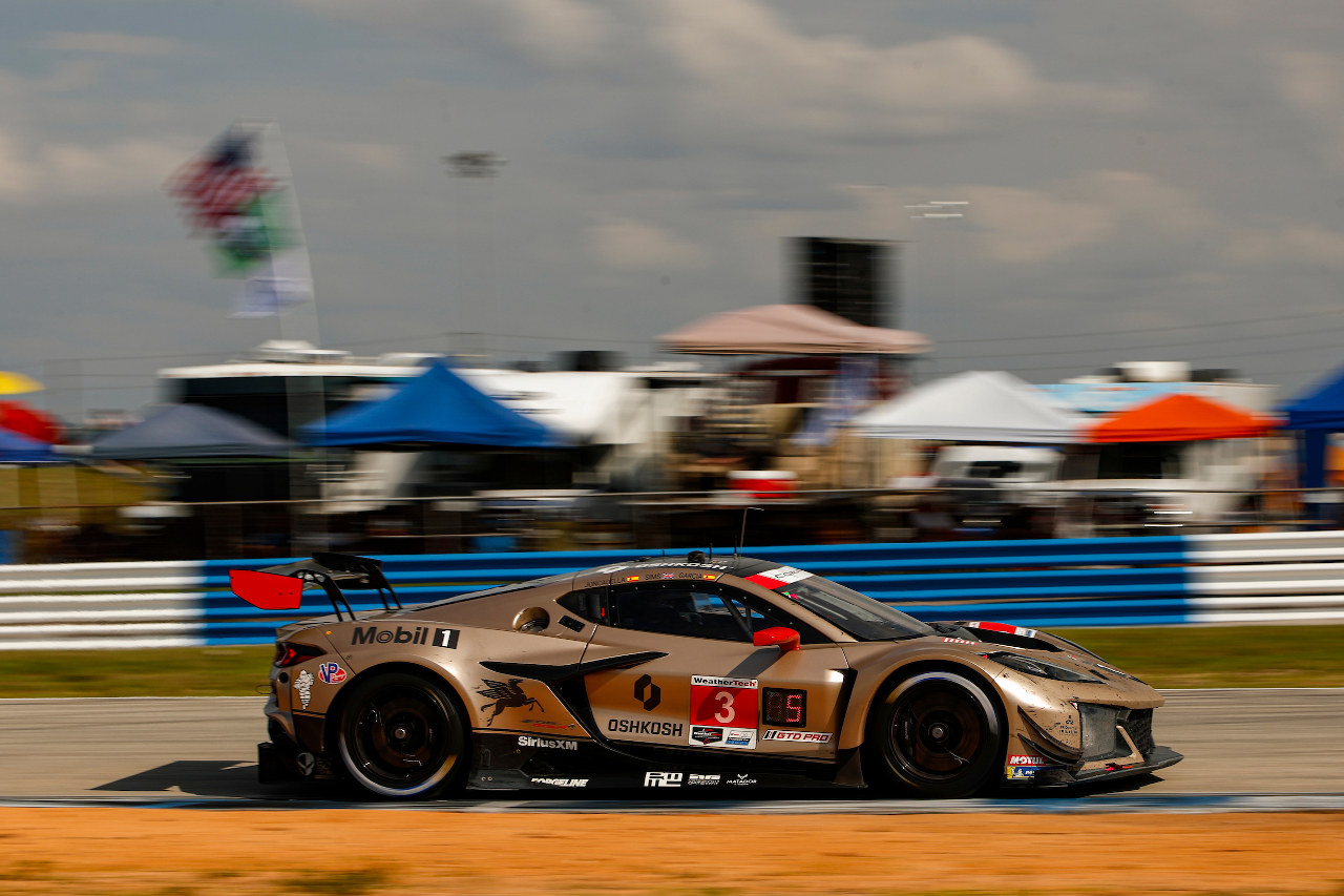 表彰台獲得目前の追突で万事休す。新型コルベット駆るダニエル・ジュンカデラ、セブリング12時間でのラフバトルを疑問視