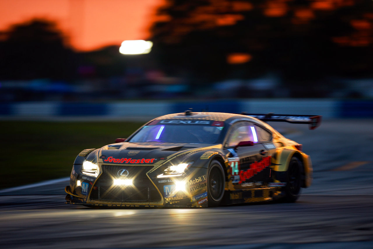 表彰台獲得目前の追突で万事休す。新型コルベット駆るダニエル・ジュンカデラ、セブリング12時間でのラフバトルを疑問視