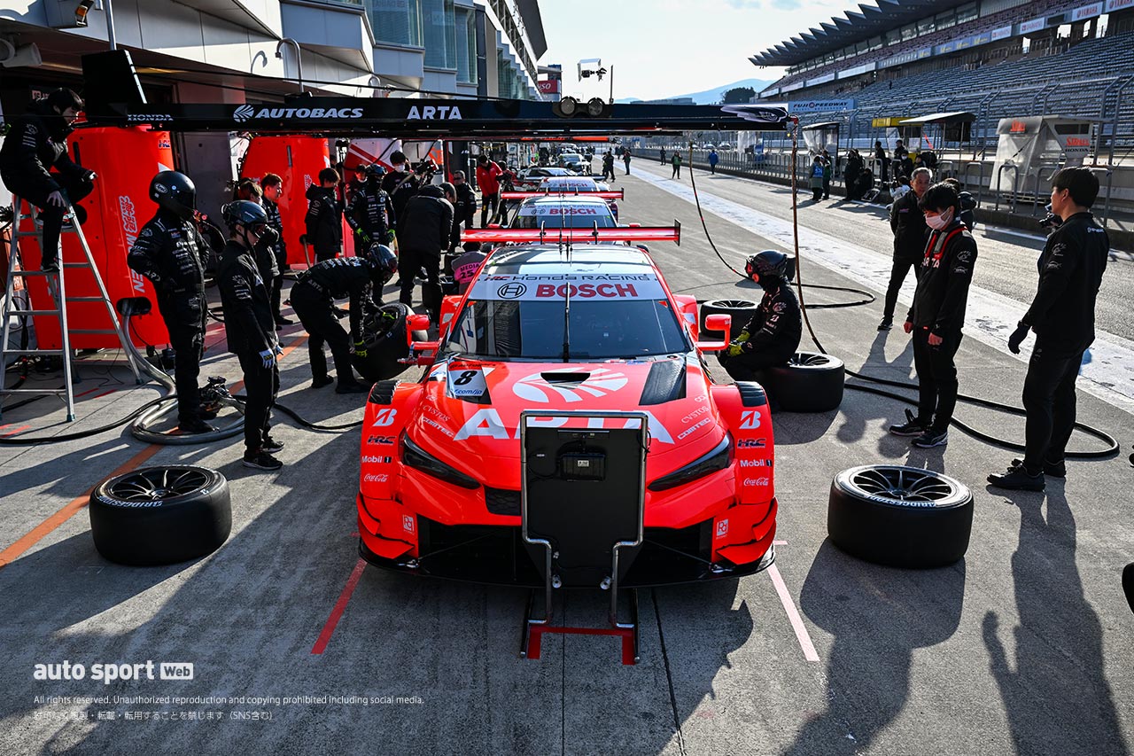 恒例の全車整列写真撮影も。2024スーパーGT富士公式テスト　3月22日　搬入日の様子