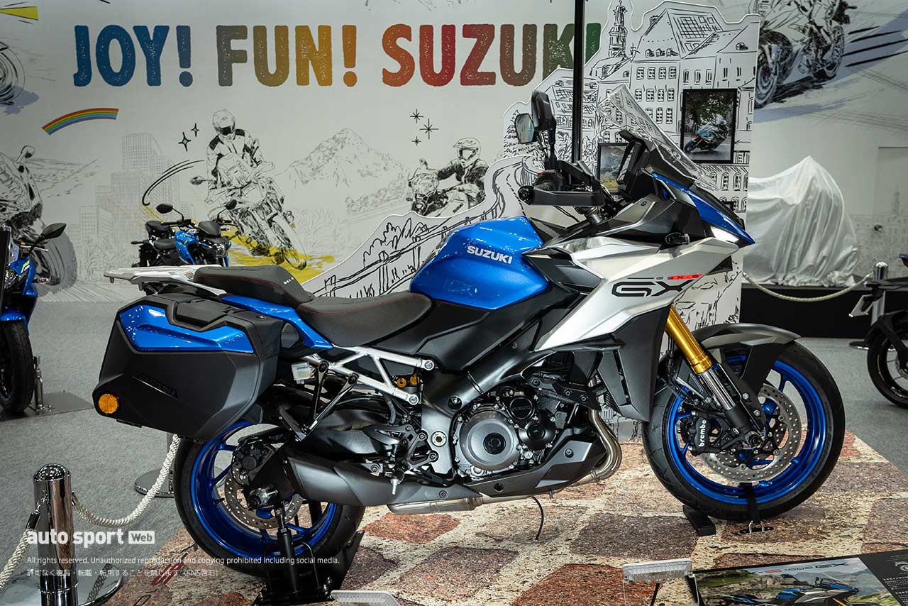 スズキ：レース復帰で話題。市販車の注目は大型二輪『GSX-S1000GX』や『GSX-8R』／東京モーターサイクルショー