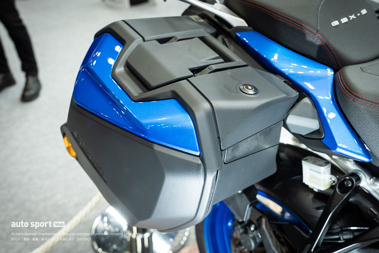 スズキ：レース復帰で話題。市販車の注目は大型二輪『GSX-S1000GX』や『GSX-8R』／東京モーターサイクルショー