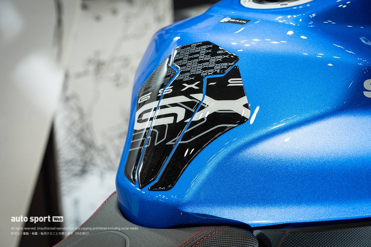 スズキ：レース復帰で話題。市販車の注目は大型二輪『GSX-S1000GX』や『GSX-8R』／東京モーターサイクルショー