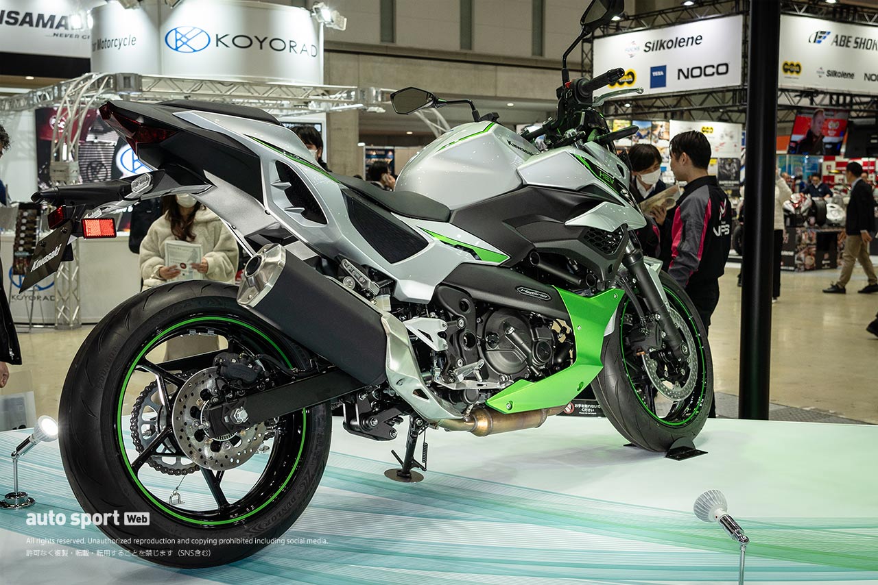 カワサキ：昭和レトロ系から最先端のハイブリッド技術を搭載したモデルまで幅広く披露／東京モーターサイクルショー