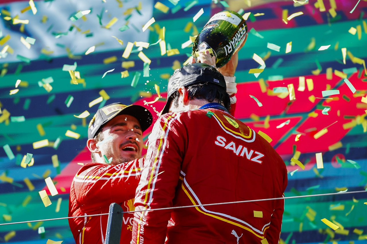 フェラーリのカルロス・サインツとシャルル・ルクレールがワンツー