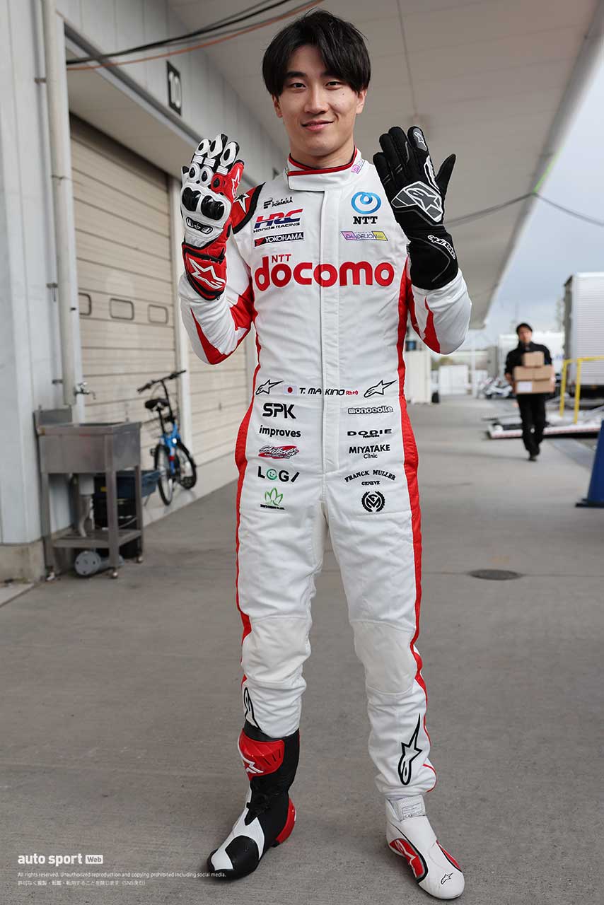 選手の体を保護する装備品を比較。二輪用は『転倒』、四輪用は『難燃性』と設計思想の違いも／鈴鹿2&4