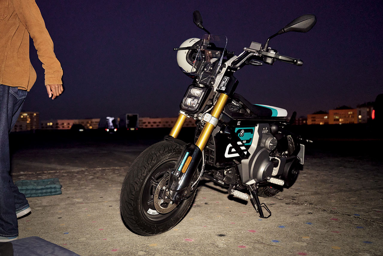 BMW、新型電動スクーター『CE 02』を4月26日から発売。航続距離は約100kmを実現