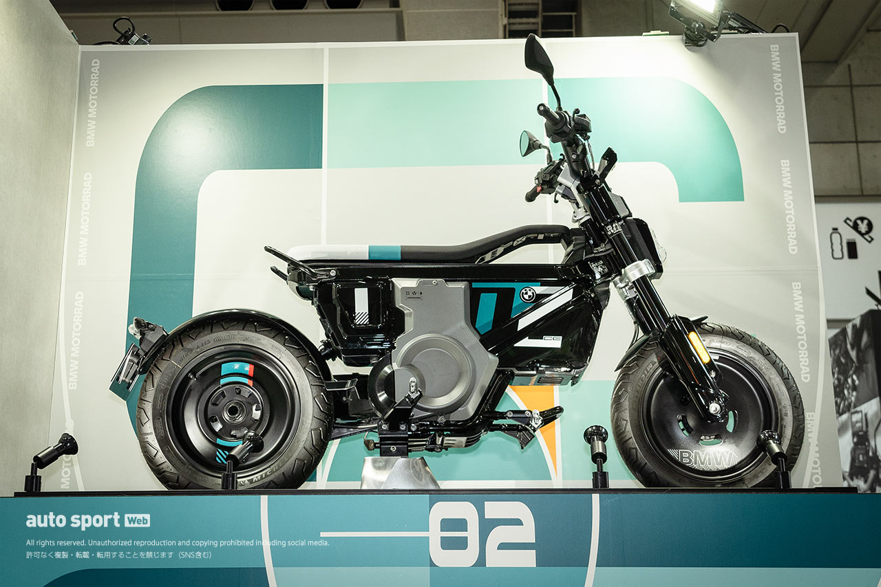 BMW、新型電動スクーター『CE 02』を4月26日から発売。航続距離は約100kmを実現
