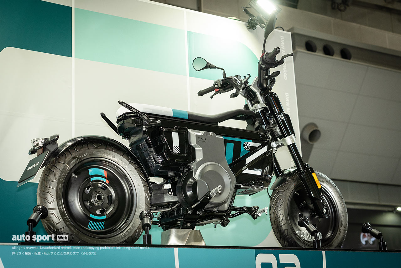 BMW、新型電動スクーター『CE 02』を4月26日から発売。航続距離は約100kmを実現