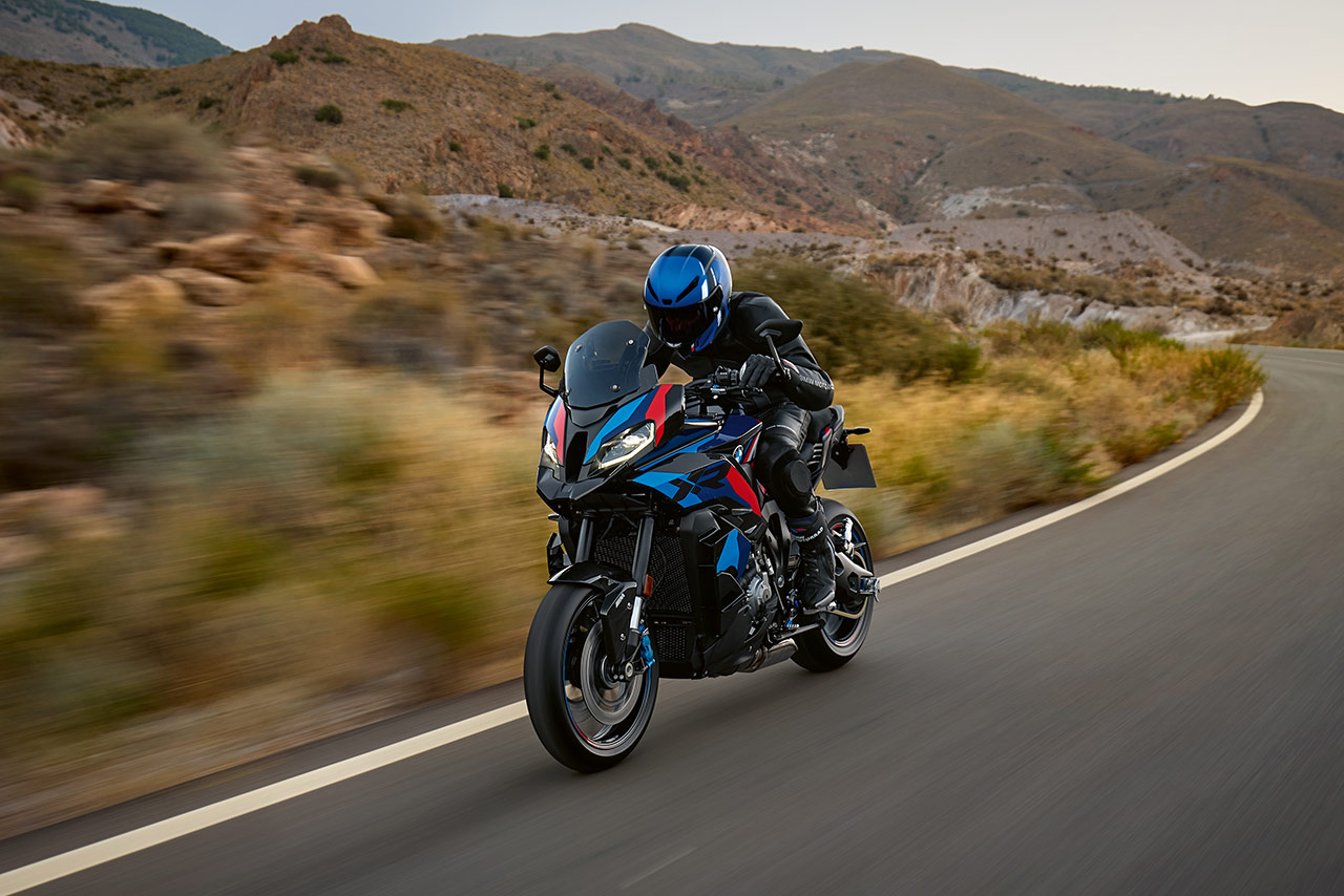 BMWモトラッド、究極のクロスオーバー『新型M 1000XR』『新型S 1000 XR』を5月24日に発売