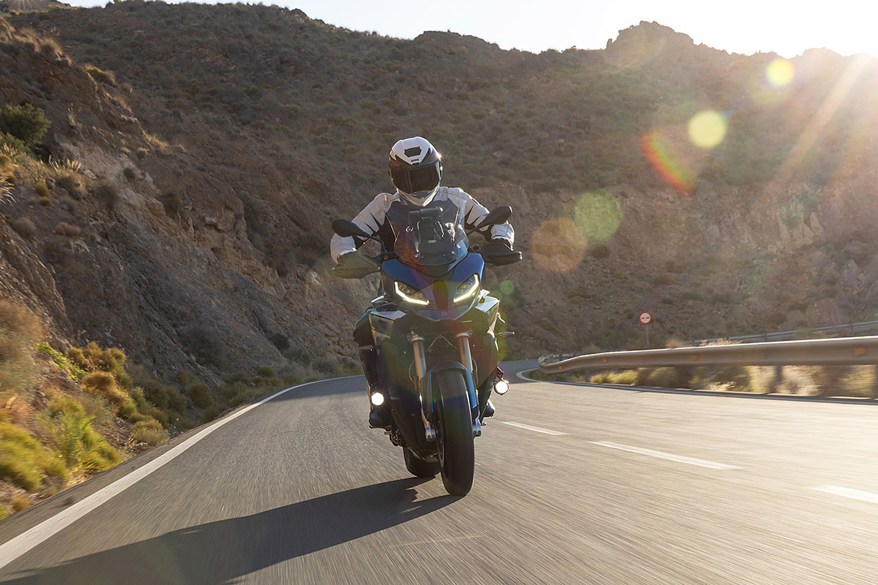 BMWモトラッド、究極のクロスオーバー『新型M 1000XR』『新型S 1000 XR』を5月24日に発売