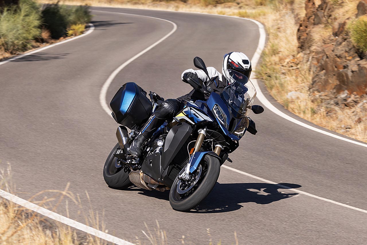 BMWモトラッド、究極のクロスオーバー『新型M 1000XR』『新型S 1000 XR』を5月24日に発売
