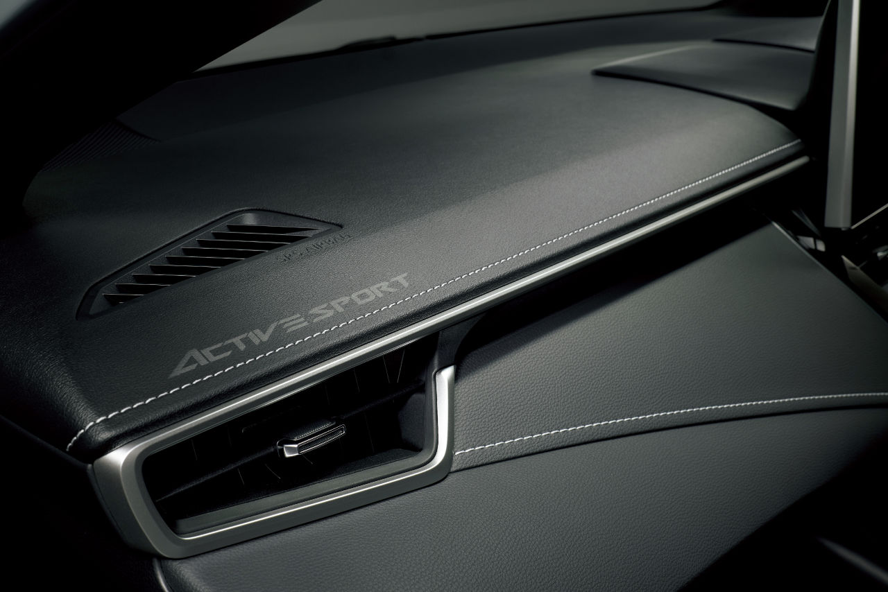 トヨタ、『カローラ』シリーズを一部改良。セダンとツーリングにはスポーティな特別仕様車が登場