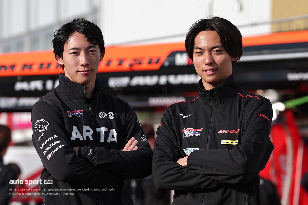 佐藤蓮（ARTA MUGEN CIVIC TYPE R-GT #16）と大草りき（Modulo CIVIC TYPE R-GT）