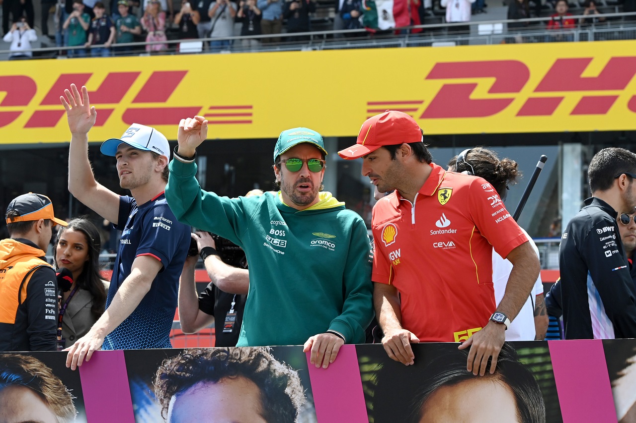 カルロス・サインツ（フェラーリ）とフェルナンド・アロン（アストンマーティン）