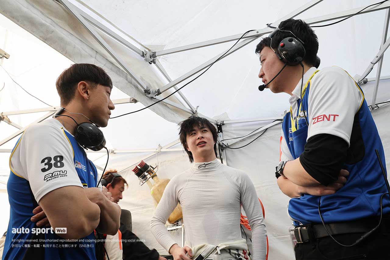 石浦宏明／大湯都史樹／岡島慎太郎エンジニア（KeePer CERUMO GR Supra）