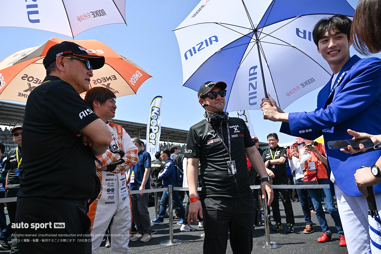 スーパーGTのレースアンバサダーに早くも男性登場。韓国人モデルのジュンさんが第1戦から活躍