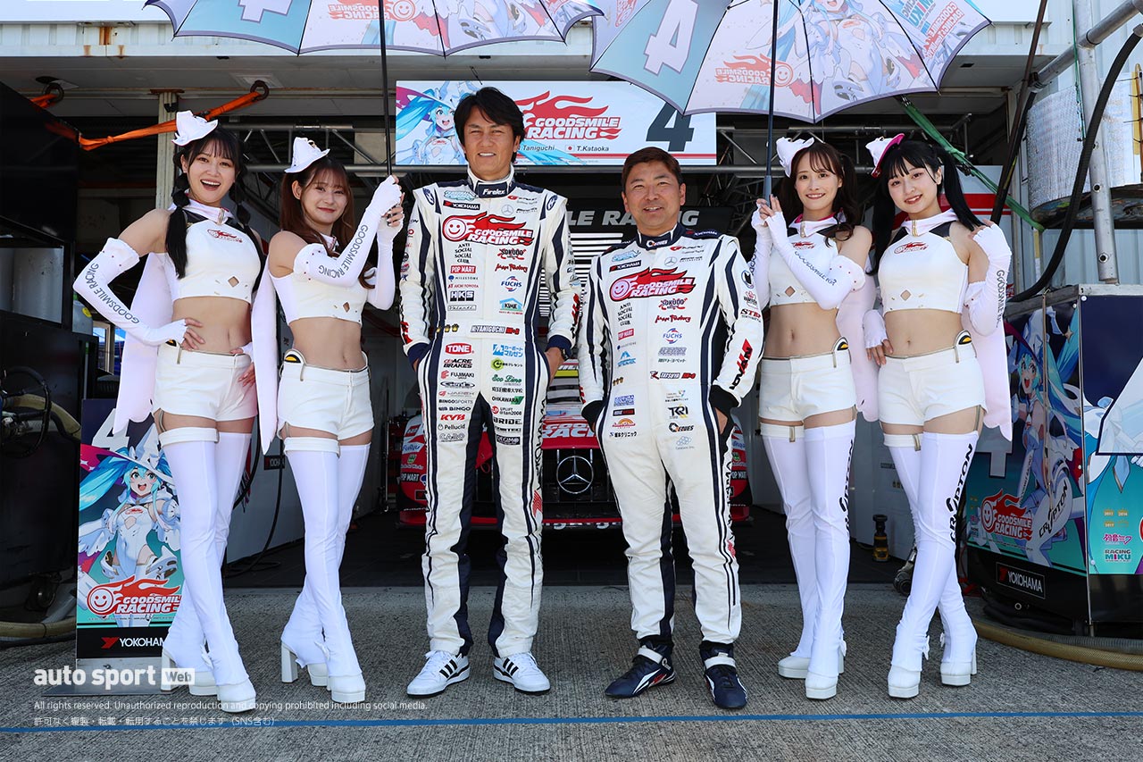 全部見せます。2024年スーパーGTドライバーたちのレーシングスーツ姿＆レースアンバサダー（2）