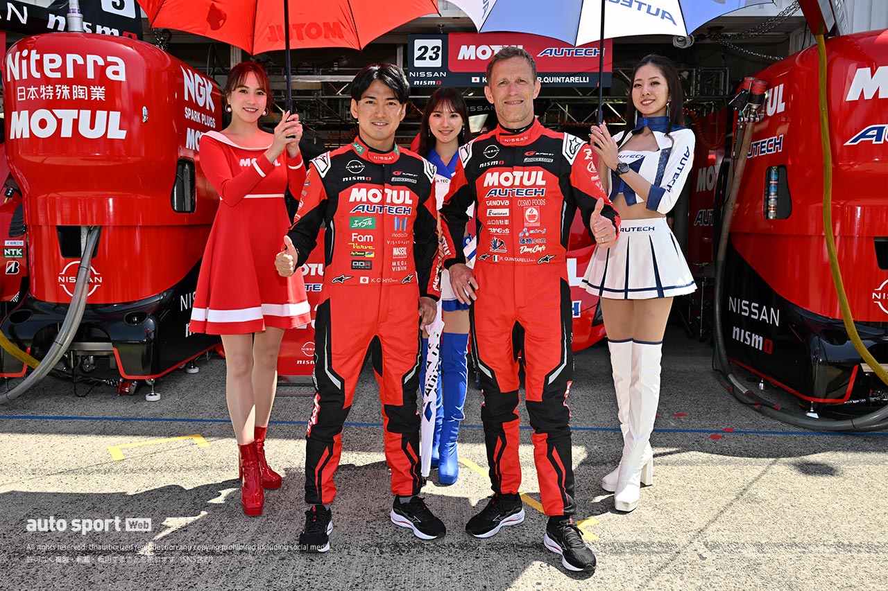 全部見せます。2024年スーパーGTドライバーたちのレーシングスーツ姿＆レースアンバサダー（2）