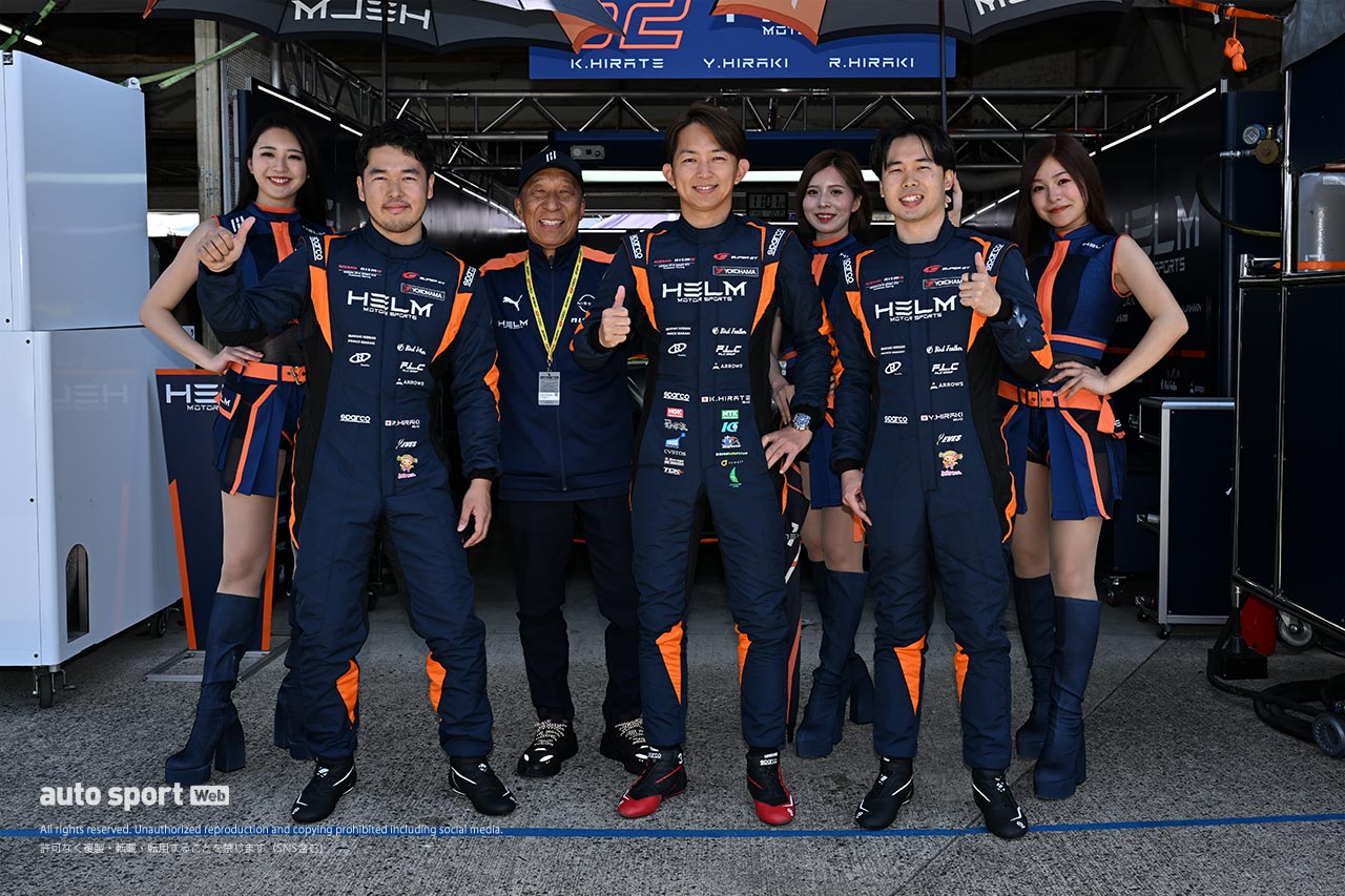 全部見せます。2024年スーパーGTドライバーたちのレーシングスーツ姿＆レースアンバサダー（2）