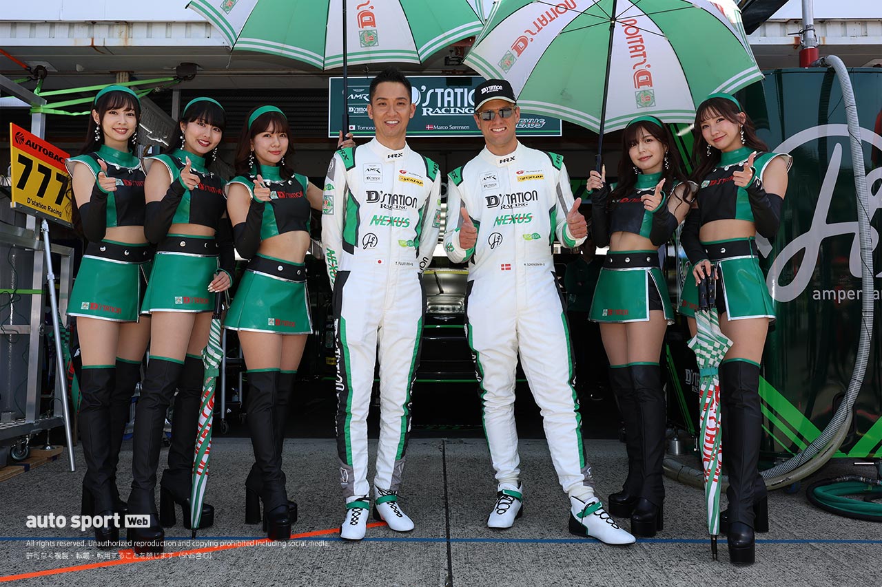 全部見せます。2024年スーパーGTドライバーたちのレーシングスーツ姿＆レースアンバサダー（3）