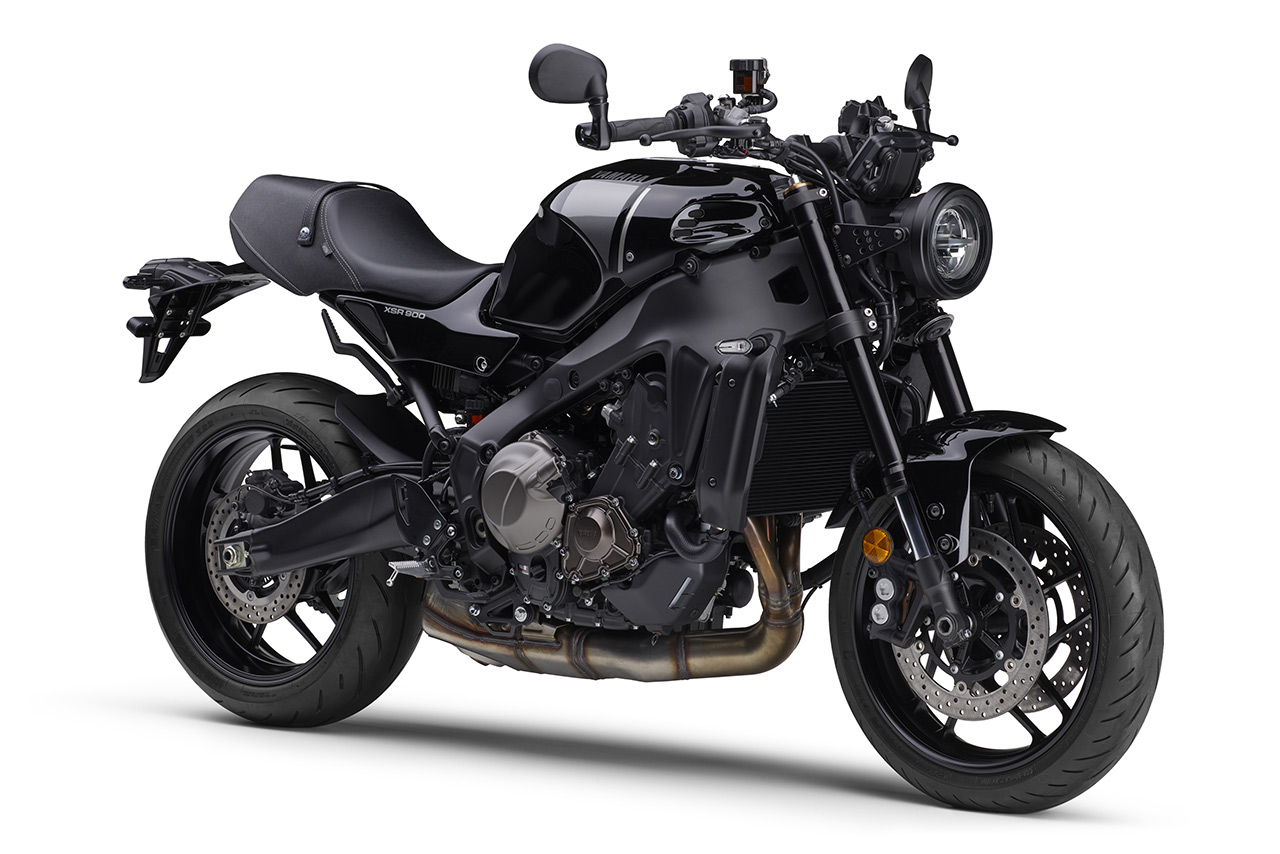 ヤマハ、スポーツヘリテージ『XSR900』2024年モデルを5月20日に発売。新色のホワイトとブラックを用意