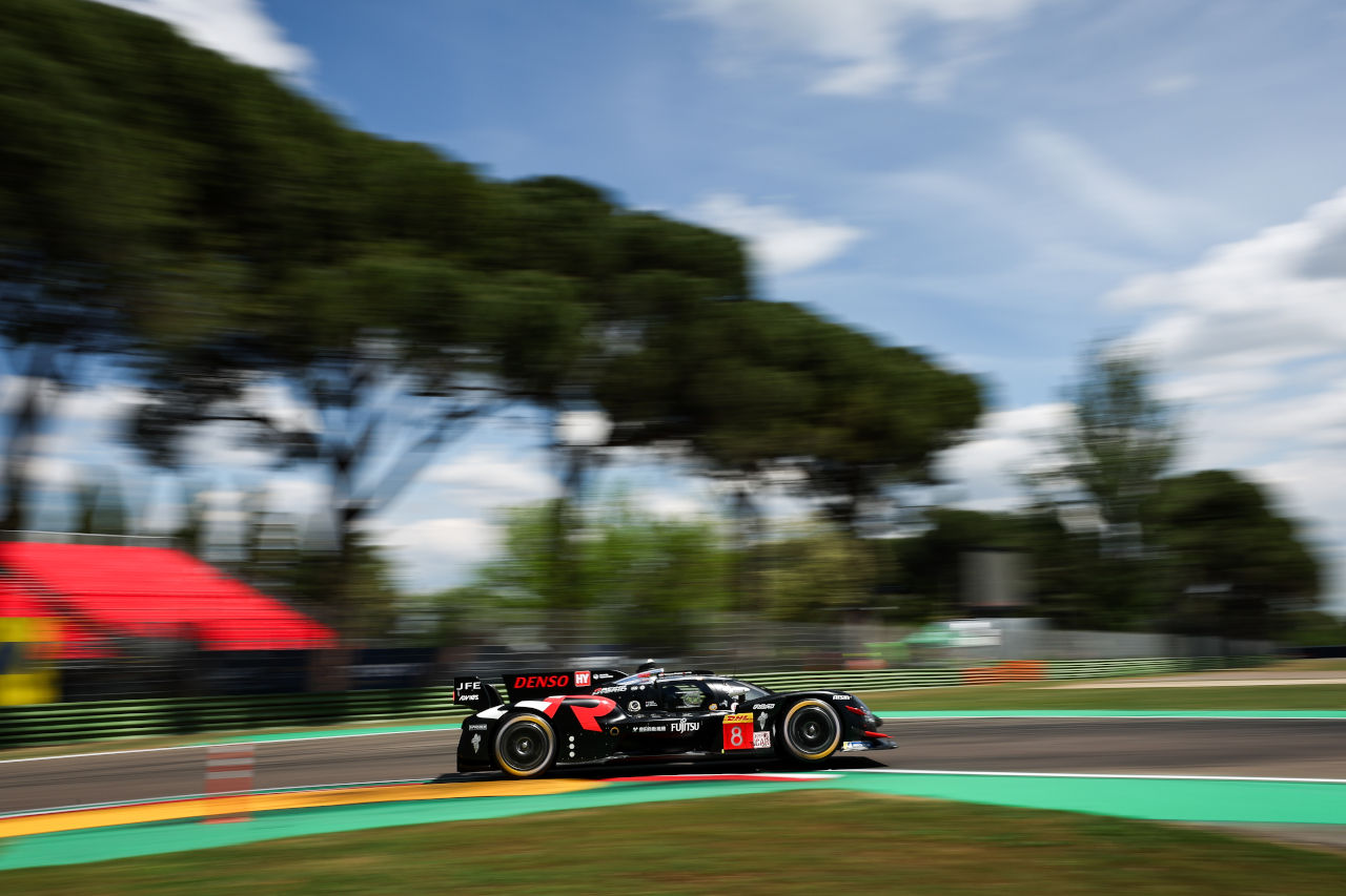 WECイモラ初日最速はフォコが駆る50号車フェラーリ。トヨタは平川亮組の8号車が4番手に