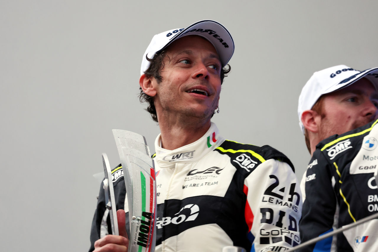 小林可夢偉が逃げ切った！ ペースに勝るライバルを相手に、トヨタが雨と燃費を読み切り逆転勝利【WECイモラ／後半レポート】