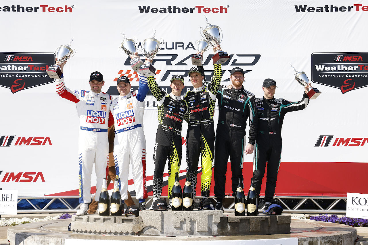 CGRがタイヤ無交換作戦でキャデラックの同門対決を制す。GTD優勝はレクサス／IMSAロングビーチ