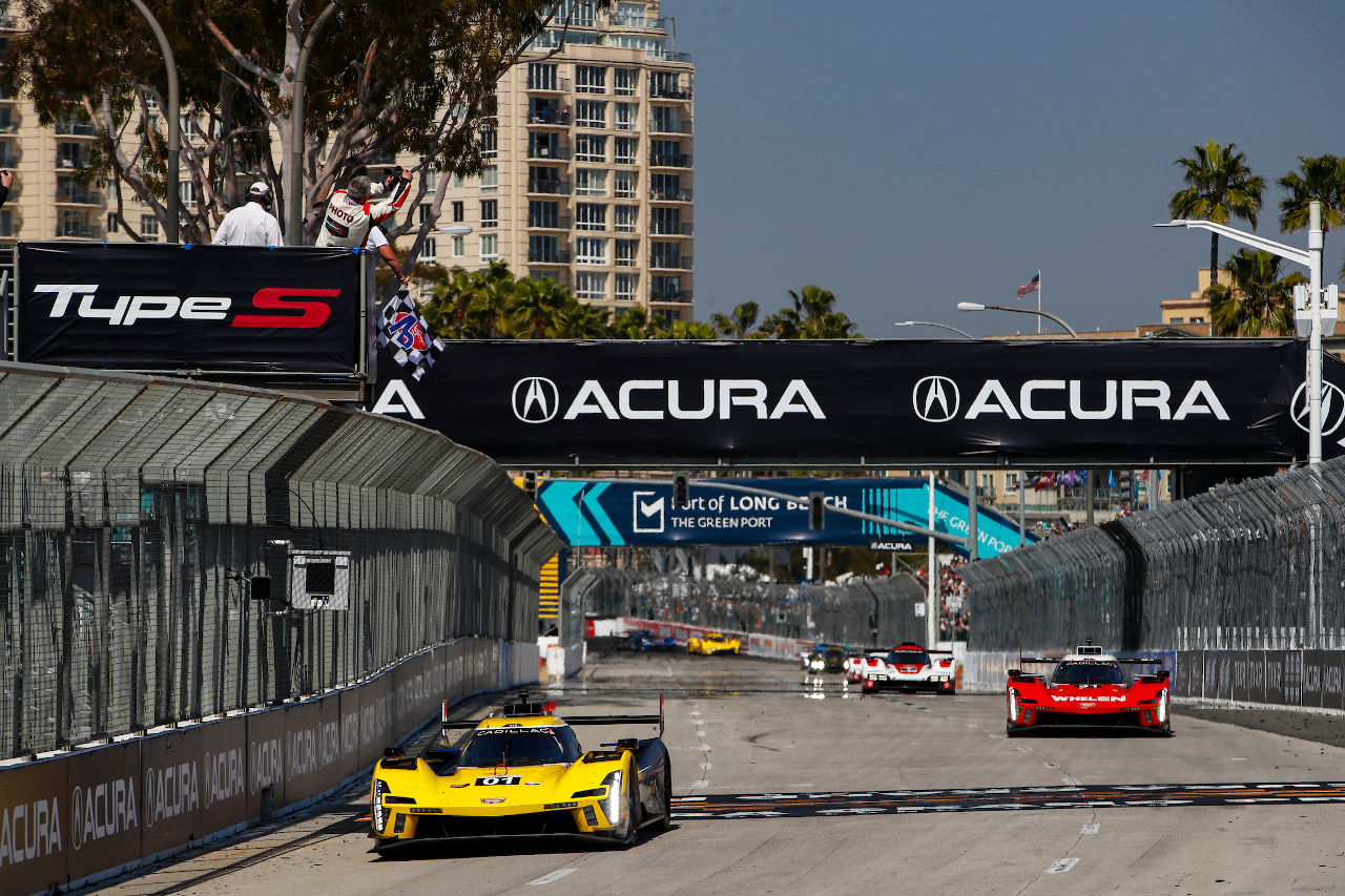 CGRがタイヤ無交換作戦でキャデラックの同門対決を制す。GTD優勝はレクサス／IMSAロングビーチ