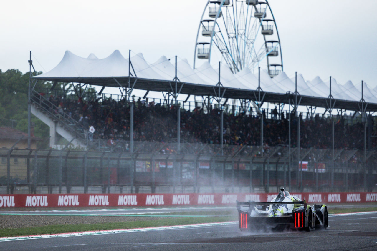 羽付き『プジョー9X8』のデビュー戦9位は「最大限の結果」と技術ボス。1周目の多重クラッシュで損傷の94号車も試練を乗り越え完走果たす