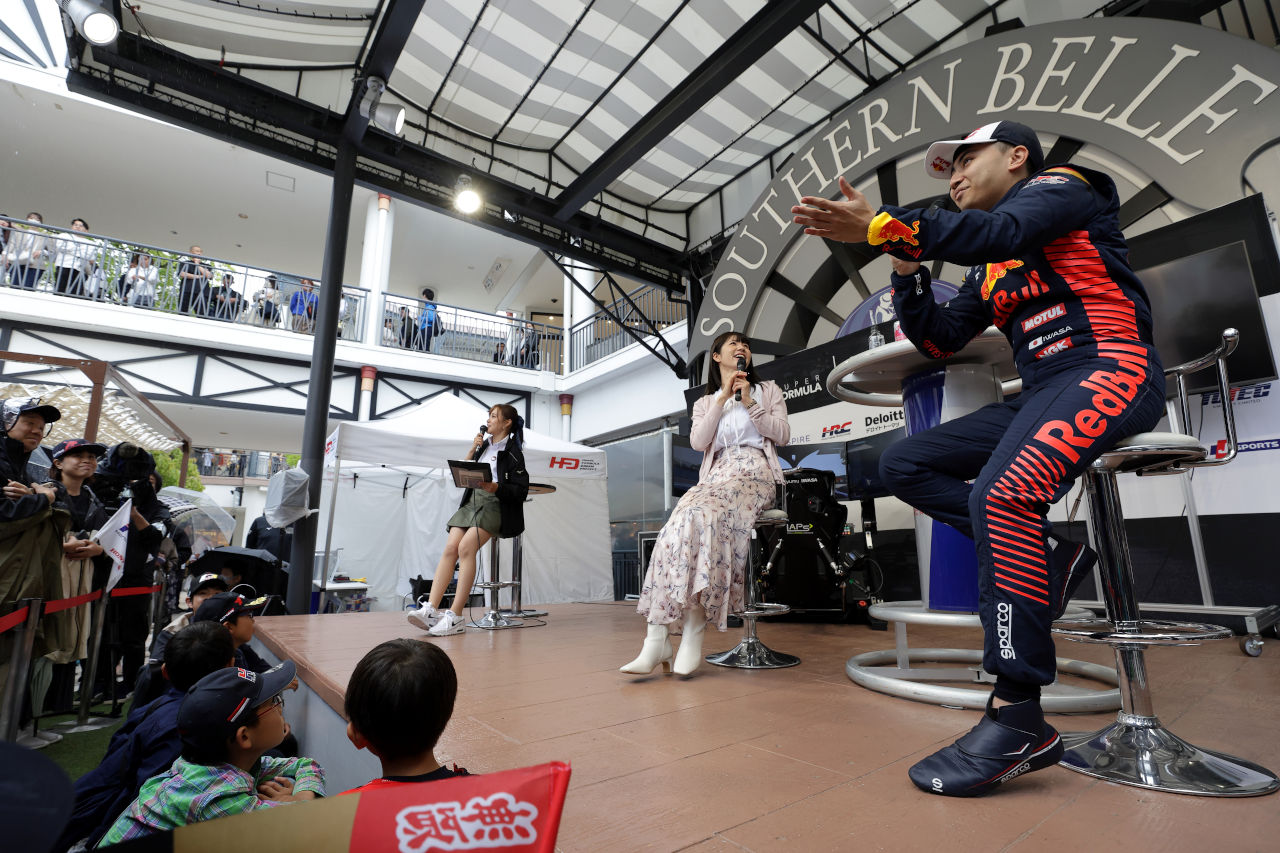 「サーキット以外の場所でやることにも意味があったと思う」盛り上がりを見せた岩佐歩夢プロデュースの『SUPER FORMULAキャラバン in ジャズドリーム長島』が成功裏に終了