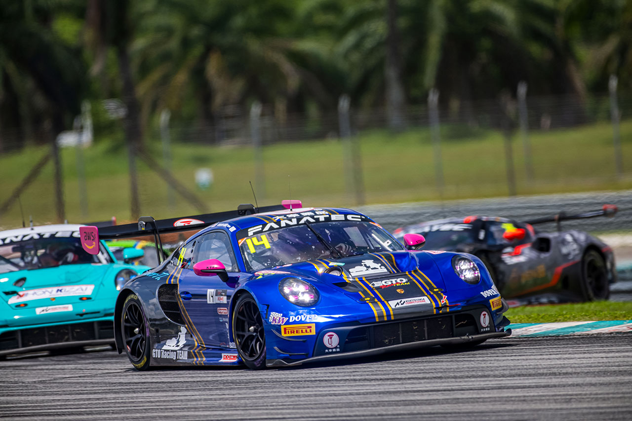 GTOレーシング・チームの14号車ポルシェ（ブライアン・リー／安岡秀徒）