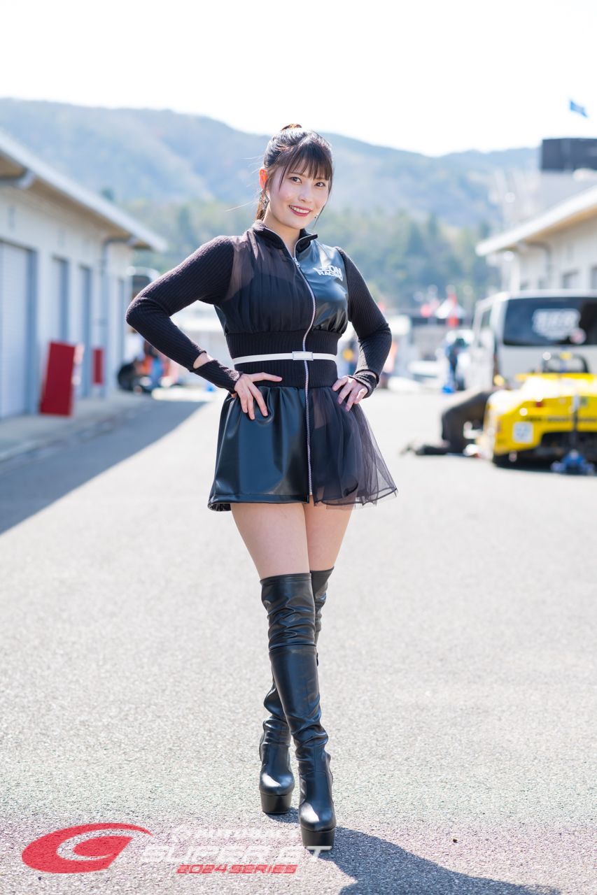 柴咲 のあ／LEON RACING LADY