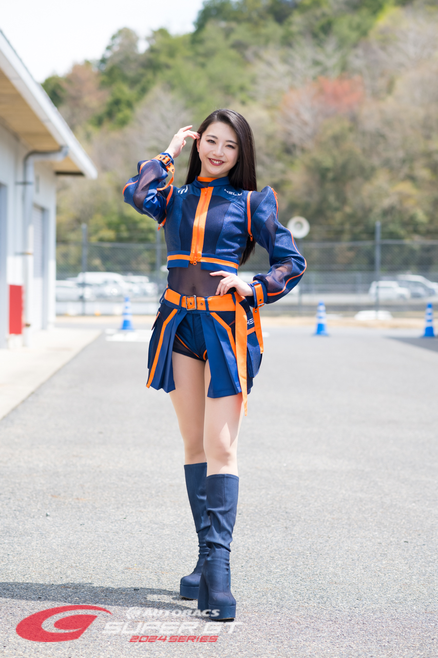 正智 寧音子／HELM LOYALZ