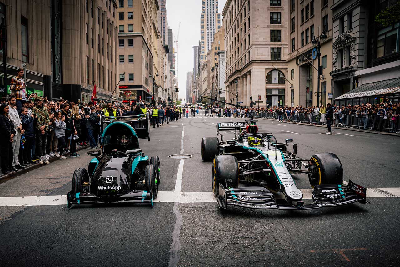 『Emoji Car』とメルセデスW12