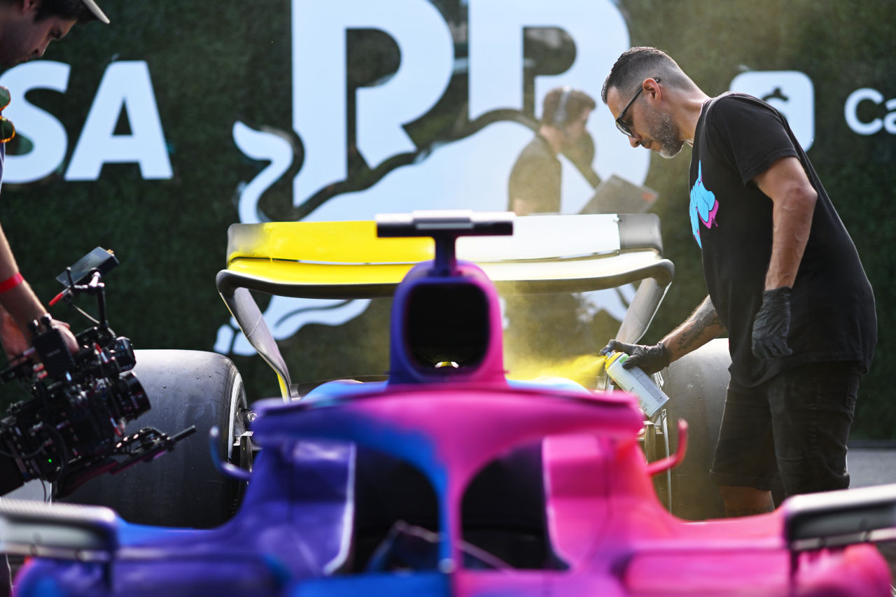 RB、F1マイアミGP用スペシャルリバリーを発表。レインボーの“カメレオン”カラー