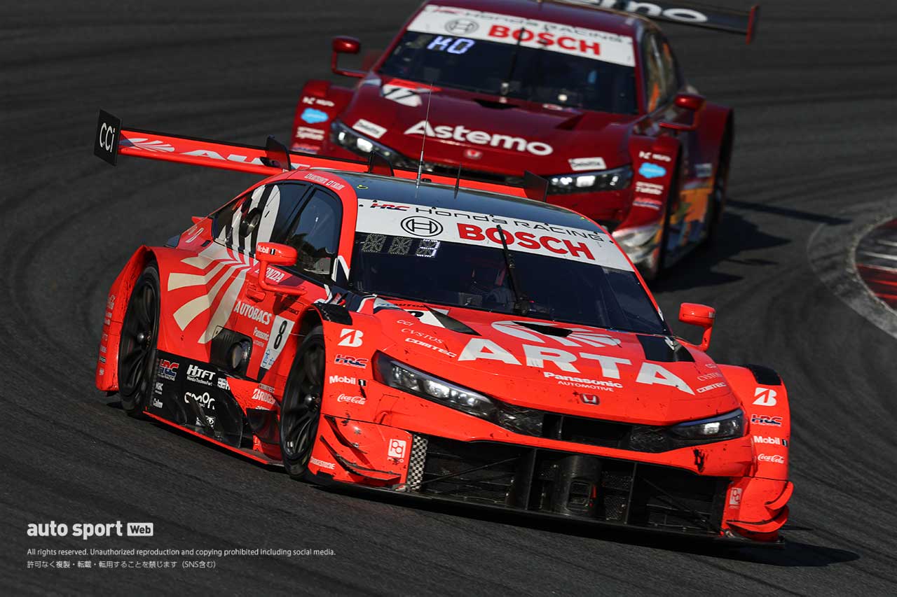 ARTA MUGEN CIVIC TYPE R-GT ＃8とAstemo CIVIC TYPE R-GTのバトル