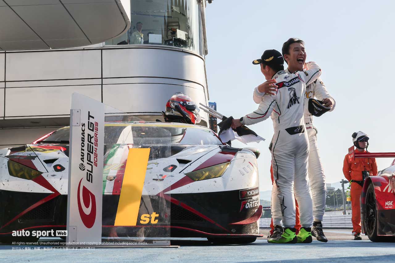 小暮卓史と元嶋佑弥（JLOC Lamborghini GT3）