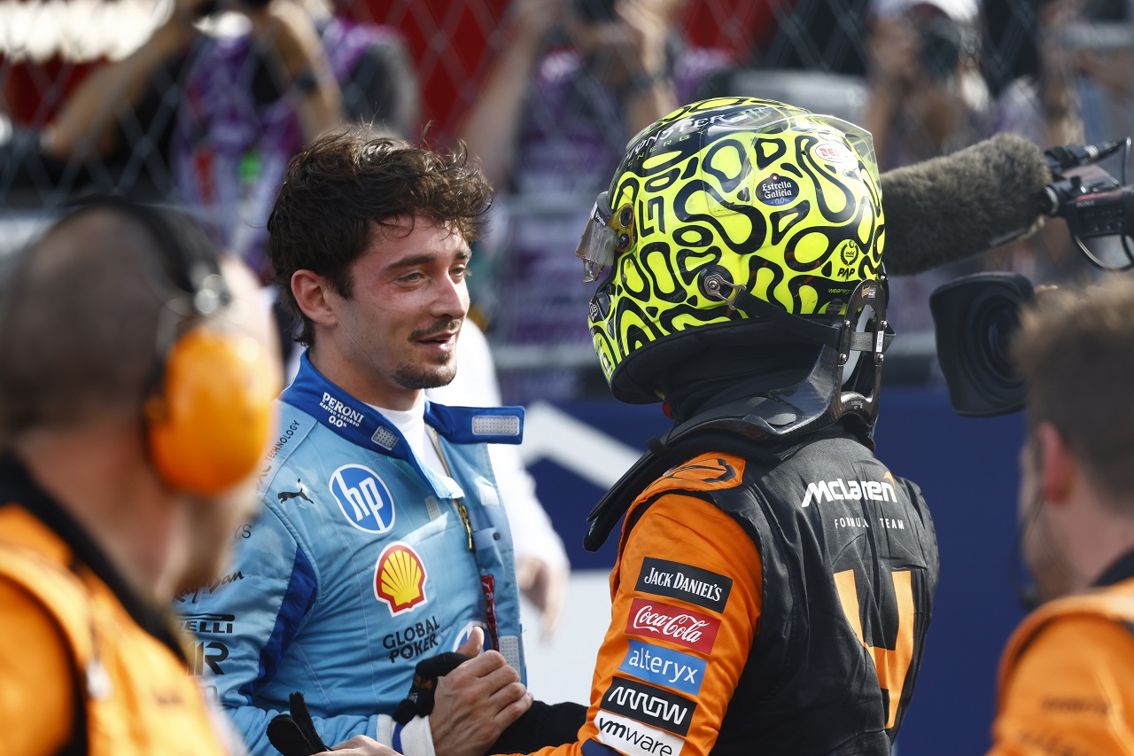 3位のシャルル・ルクレール（フェラーリ）と優勝したランド・ノリス（マクラーレン）